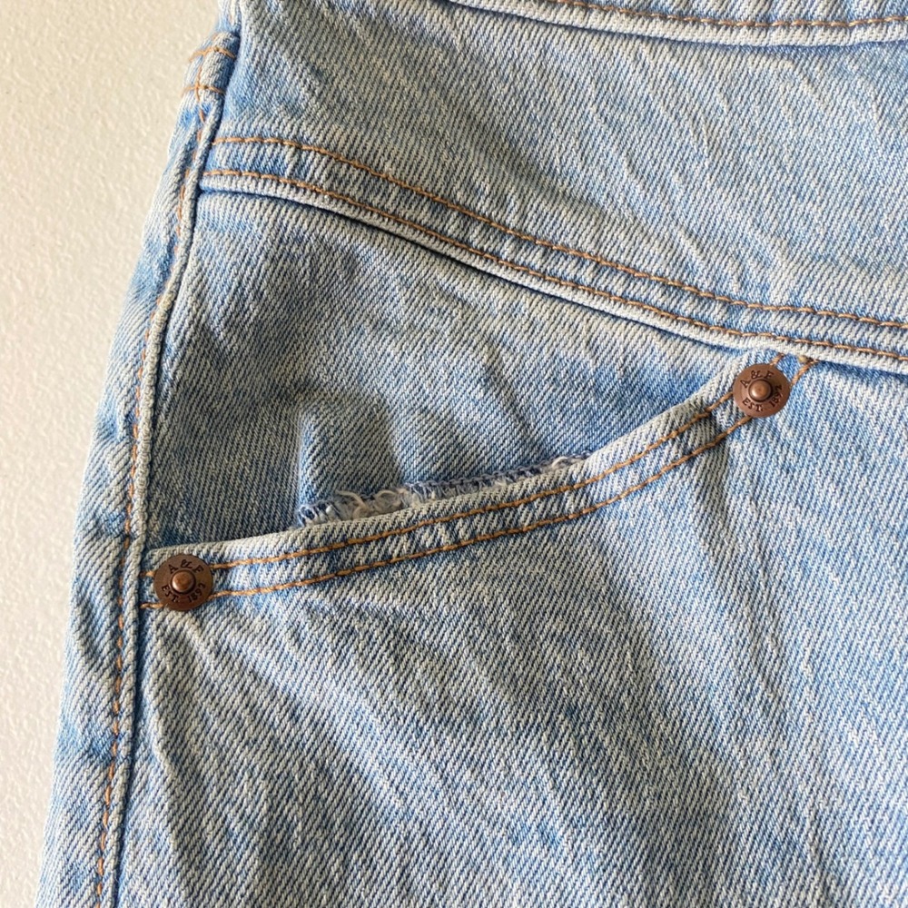 Abercrombie & Fitch The 90s Relaxed Jean High Rise Light Wash Blue 32 14L - Picture 4 of 9